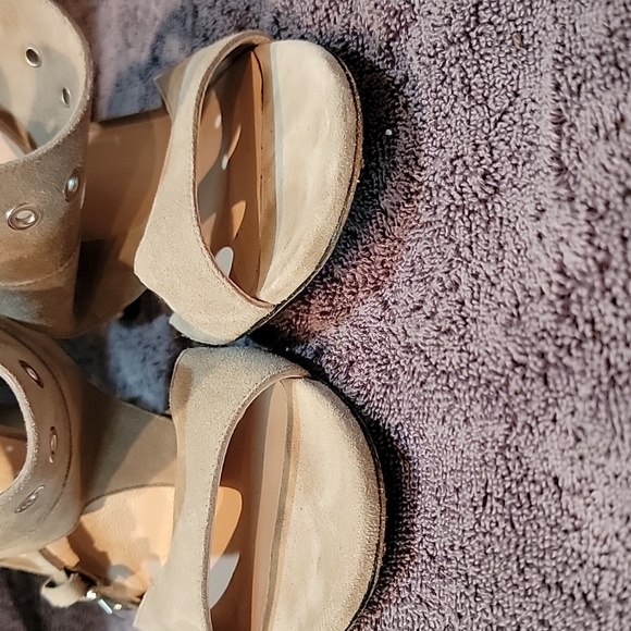 Stuart Weitzman heels, size 9N - Picture 2 of 10